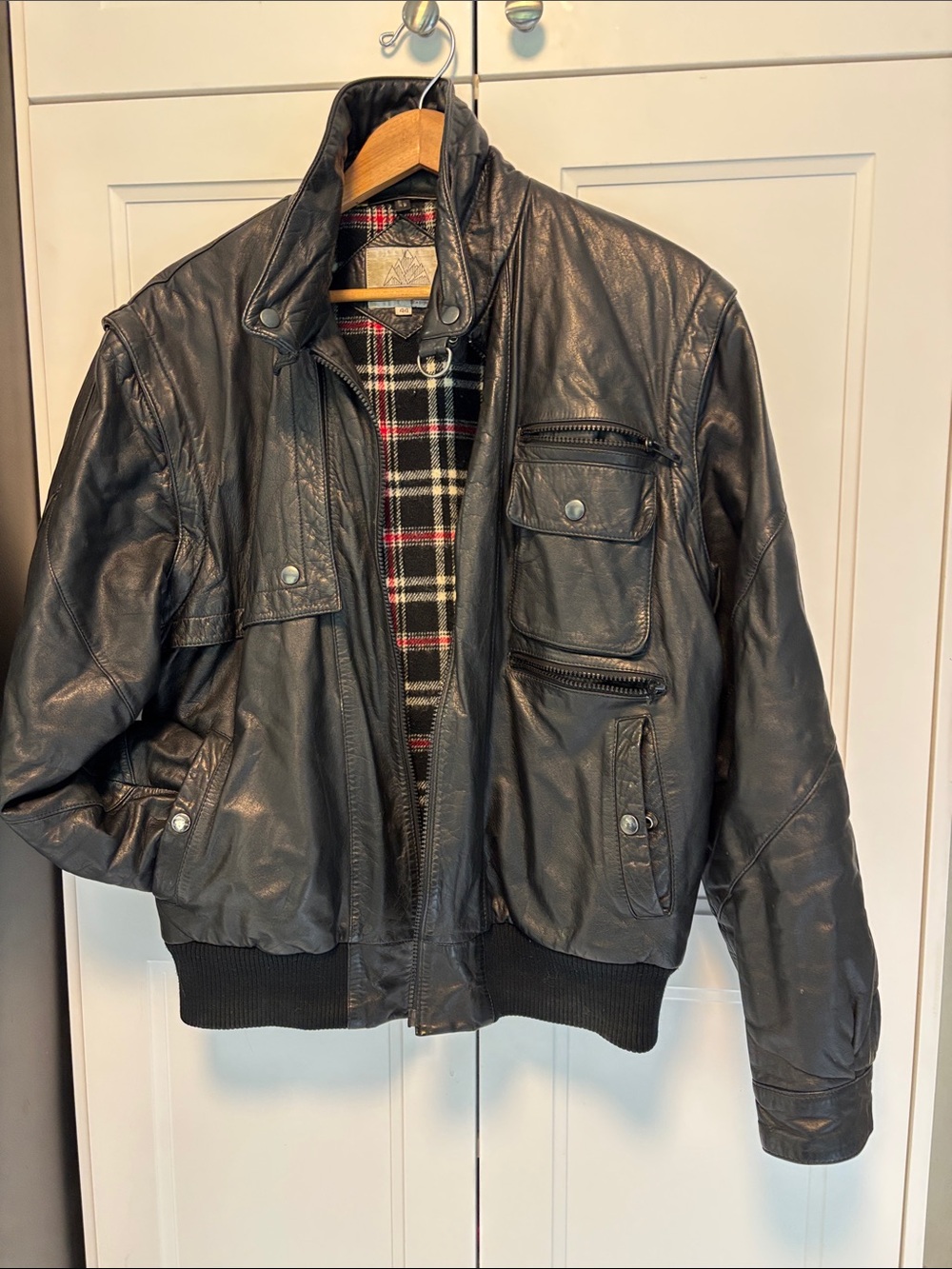 Men's Black Leather Bomber Jacket - Classic Utility Style